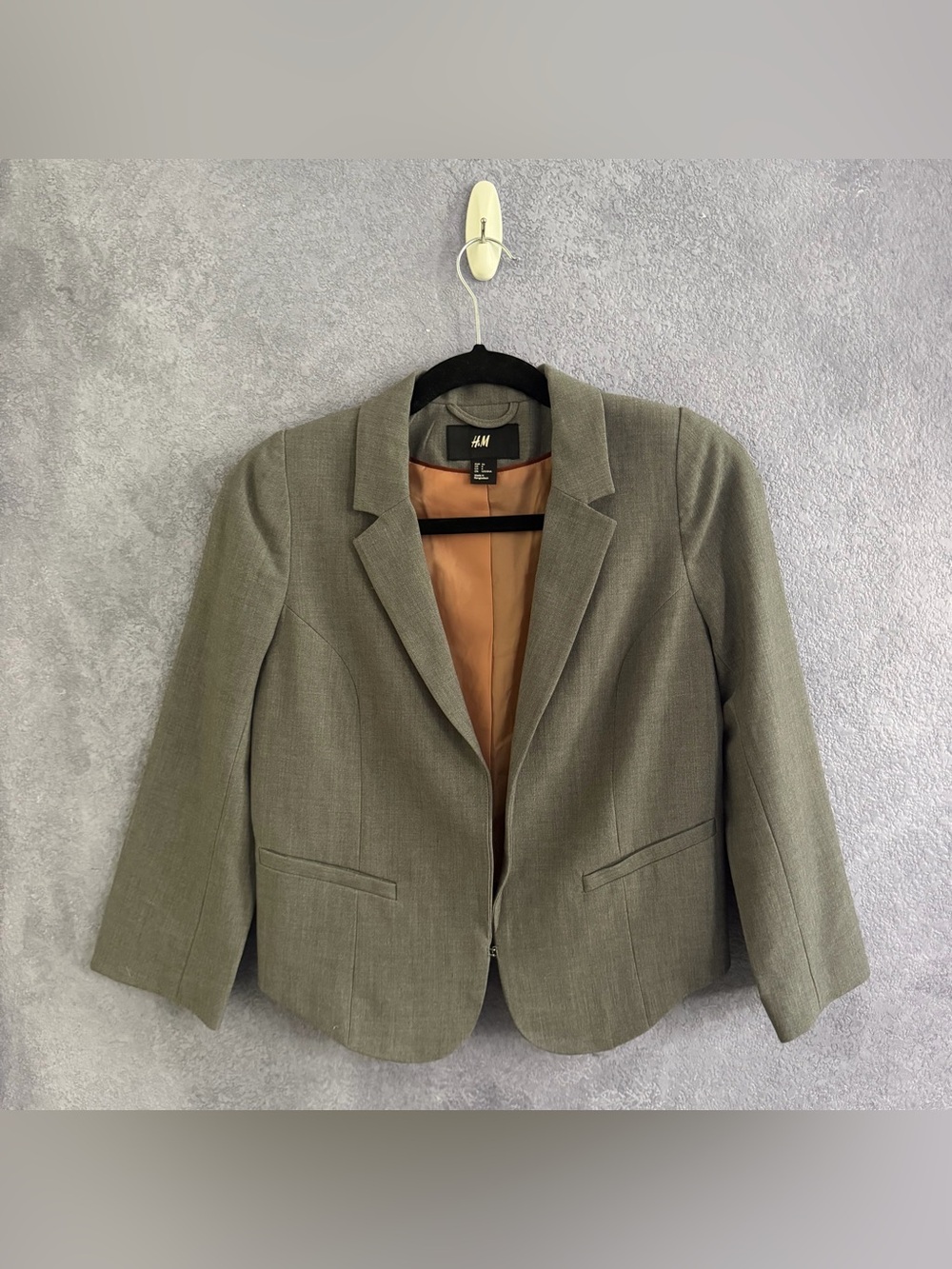 H&M Cropped Blazer w/ 3/4 Sleeves (Used — Excellent) • Size: 6